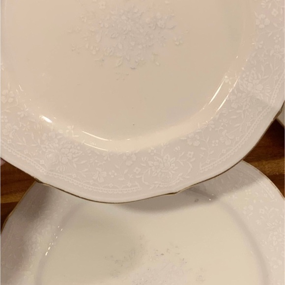 Noritake CHANDON 23 piece set. - Picture 4 of 5